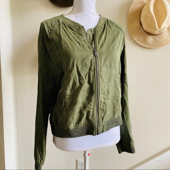 American Eagle Outfitters Jackets & Blazers - AMERICAN EAGLE AEO green bomber jacket M
